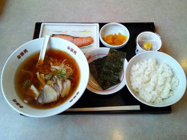 朝中華・鮭納豆定食