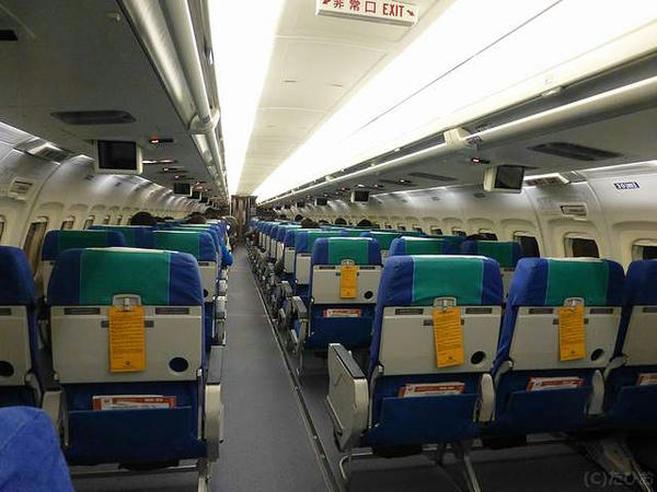 JL1614便の機内