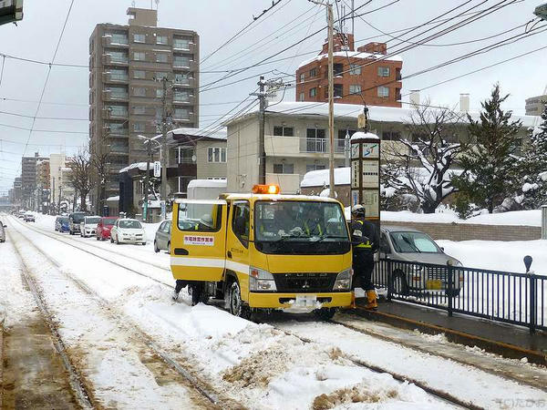 除雪作業のトラック