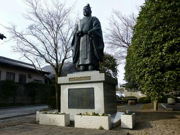 足利尊氏公銅像