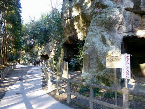 洞窟遺跡群