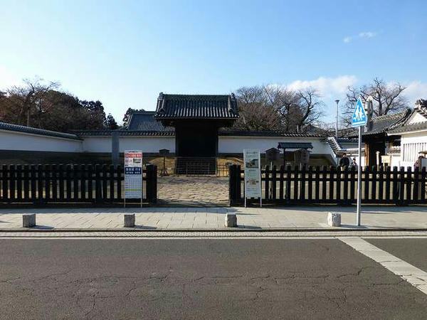 弘道館正面