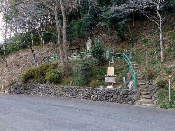 【松之草村小八兵衛の墓