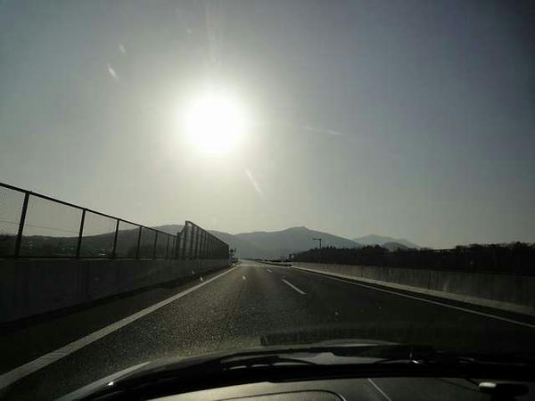 朝日の眩しい北関東道