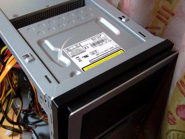DVDドライブ取り付け完了