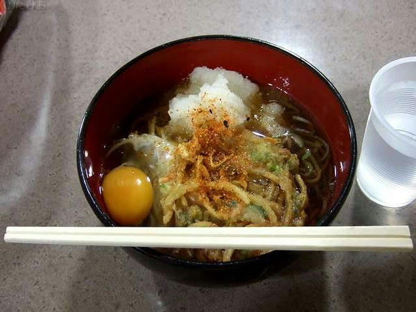 大根おろしを入れたソバ