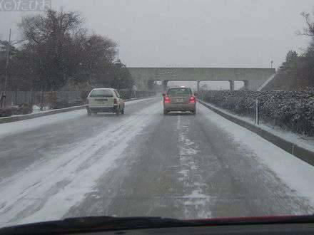 雪の国道4号