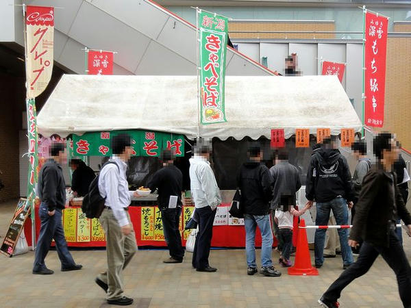 入場口付近のテント（名称不明）