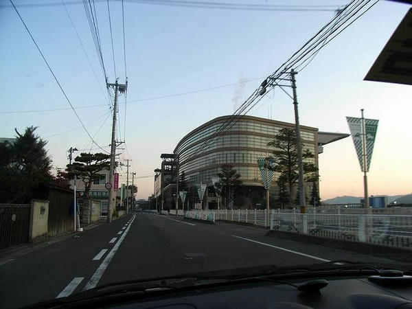 朝の福島競馬場