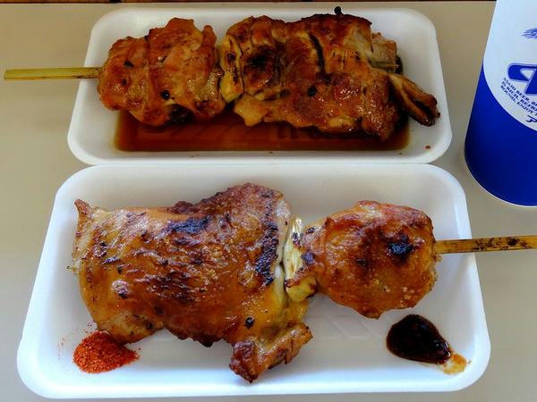 元祖ジャンボ焼とりのジャンボ焼き鳥× 2本（塩とマル秘タレ味）と生ビール（アサヒスーパードライ）