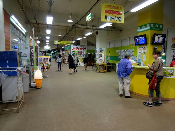 メインスタンド1階走路側（入口側から）