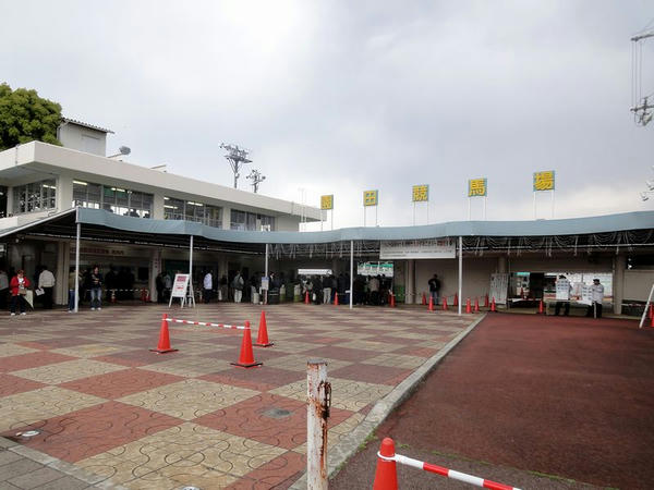 園田競馬場正門
