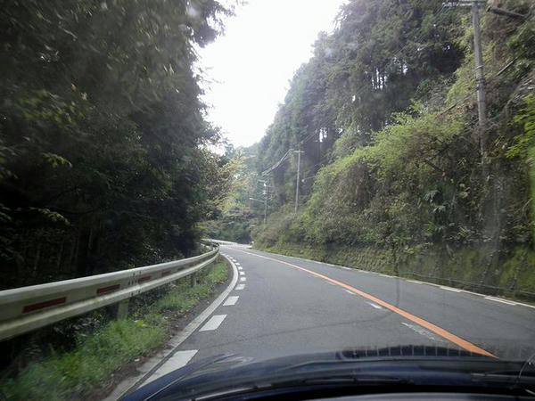 千早赤阪村内の府道705号を行く