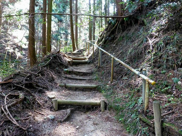 千早神社裏参道