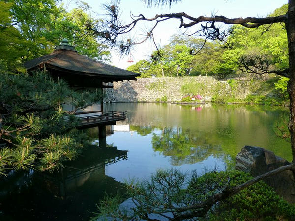 西の丸庭園と鳶魚閣