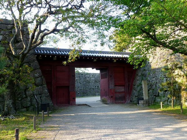 追廻門