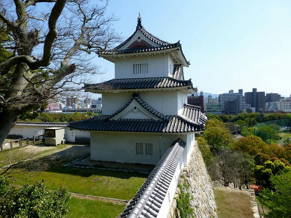 天守台から見た坤櫓