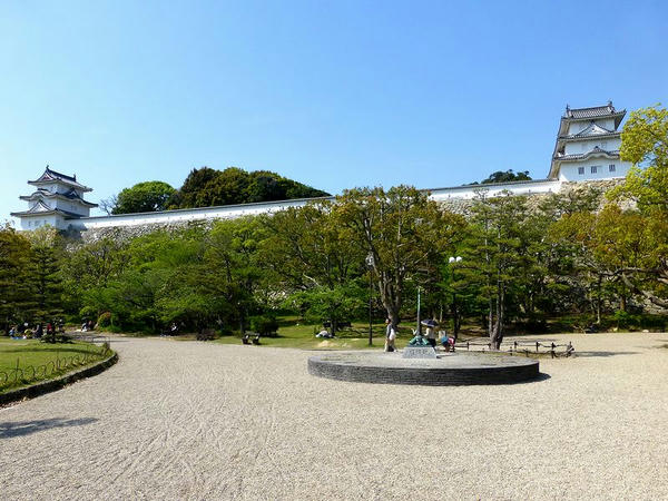 日時計と二つの櫓