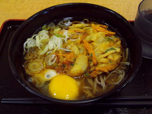 かき揚げ天玉そば（ケータイで撮影）