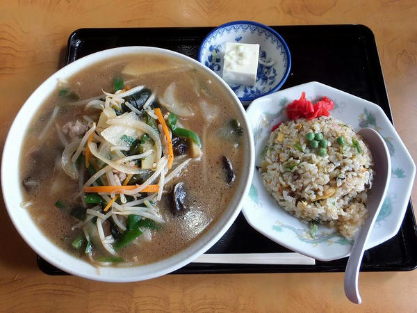 味噌ラーメン半チャーハン