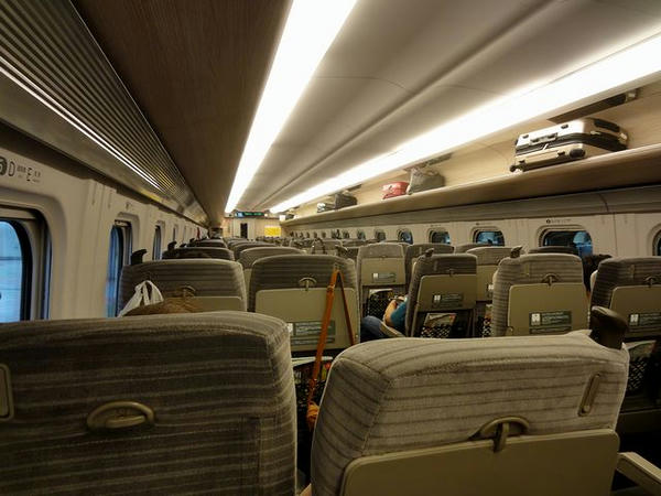 やまびこ223号の車内