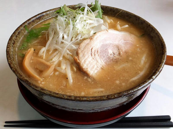 みそラーメン（赤味噌）