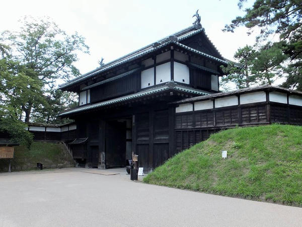 三の丸追手門