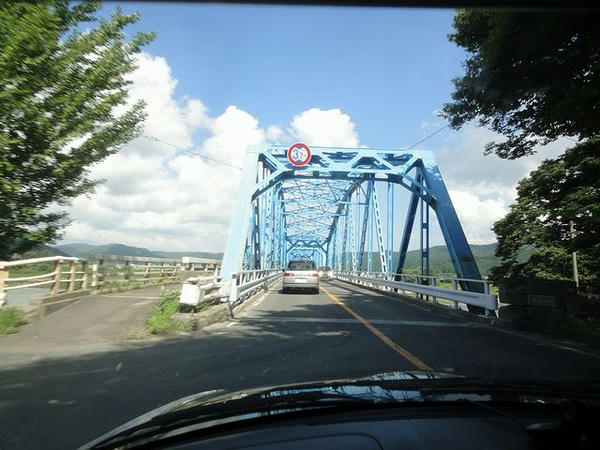 米代川を渡って旧二ツ井町へ