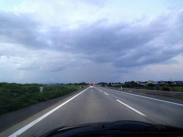 夕暮れの国道7号走行中