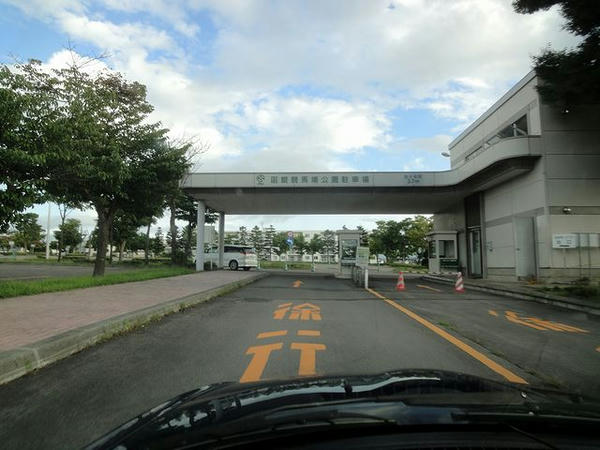 公園駐車場入口