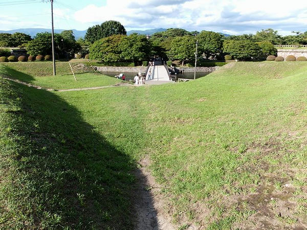 半月堡の上から二の橋方向