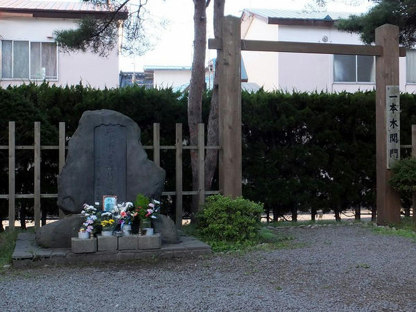 土方歳三最期の地碑