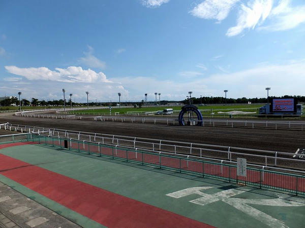 門別競馬場のコース（1角方向）