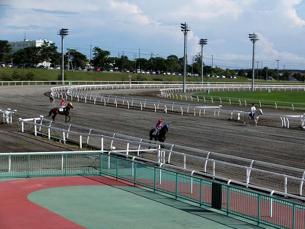 本馬場入場