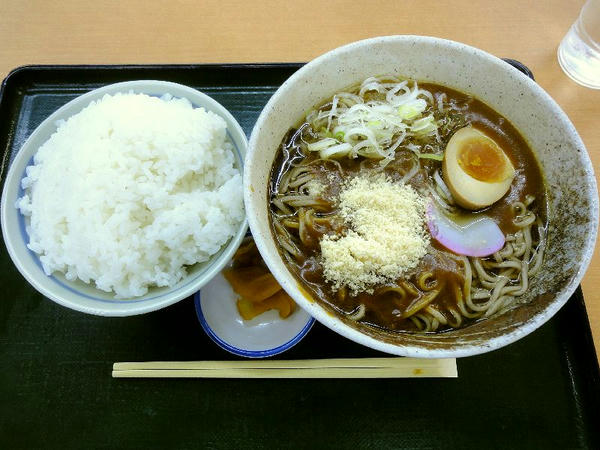 カレーそばライス 750円
