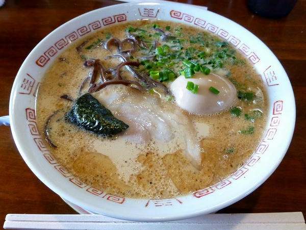 醤油豚骨味玉ラーメン 600円