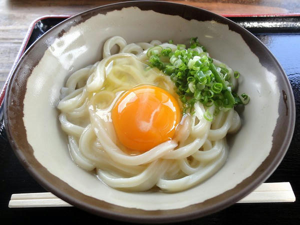 釜たまうどん 200円  （釜揚げうどん1玉 150円 ＋ 生玉子 50円）
