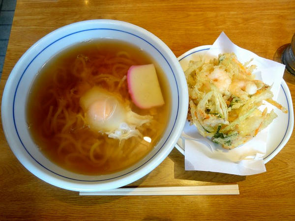 かき揚げうどん（細めん） 390円 ＋ 月見 50円