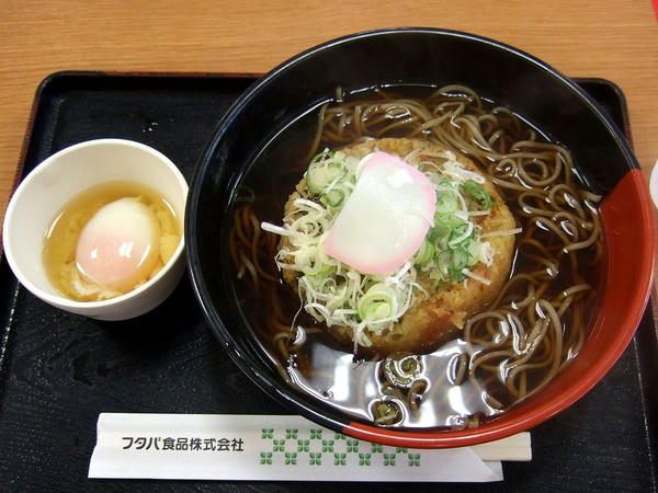 かき揚げそば 530円 ＋ 温泉玉子 50円