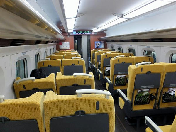 E6系の車内