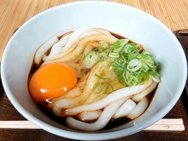 月見伊勢うどん 530円