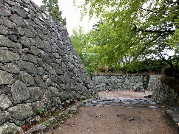 太鼓櫓付近の石垣