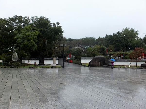 登城道の入口付近の広場