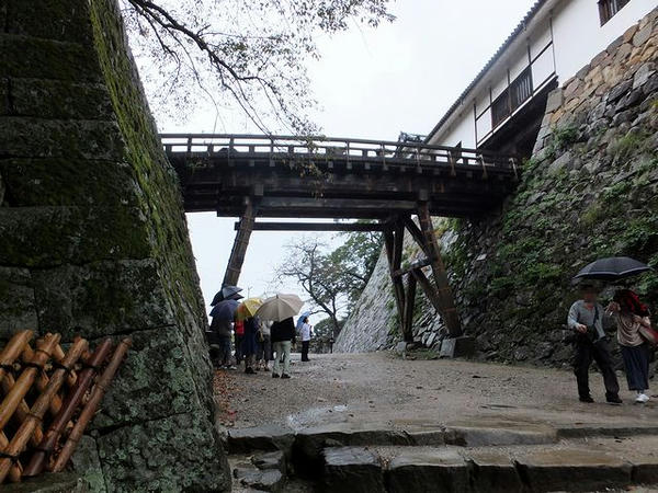 鐘ノ丸と太鼓丸にかかる橋