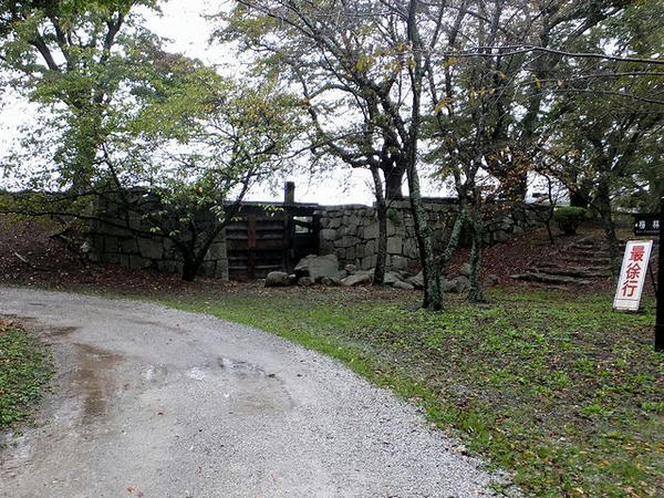 お城の北端部付近の山崎門？