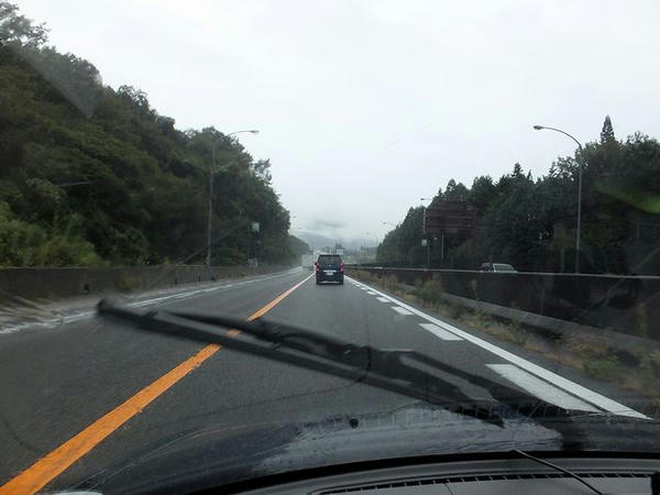 雨の名神高速