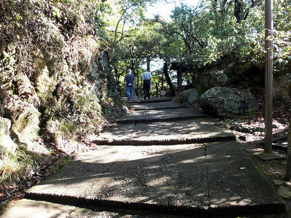 上格子門跡