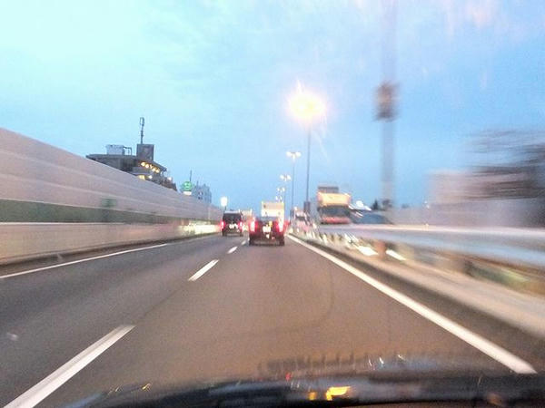 午前5時40分に東名高速起点を通過