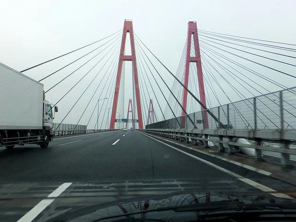 名港トリトン通過中
