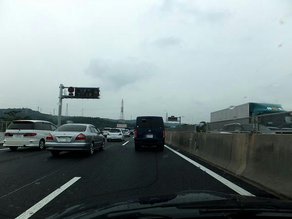 東名阪道渋滞中